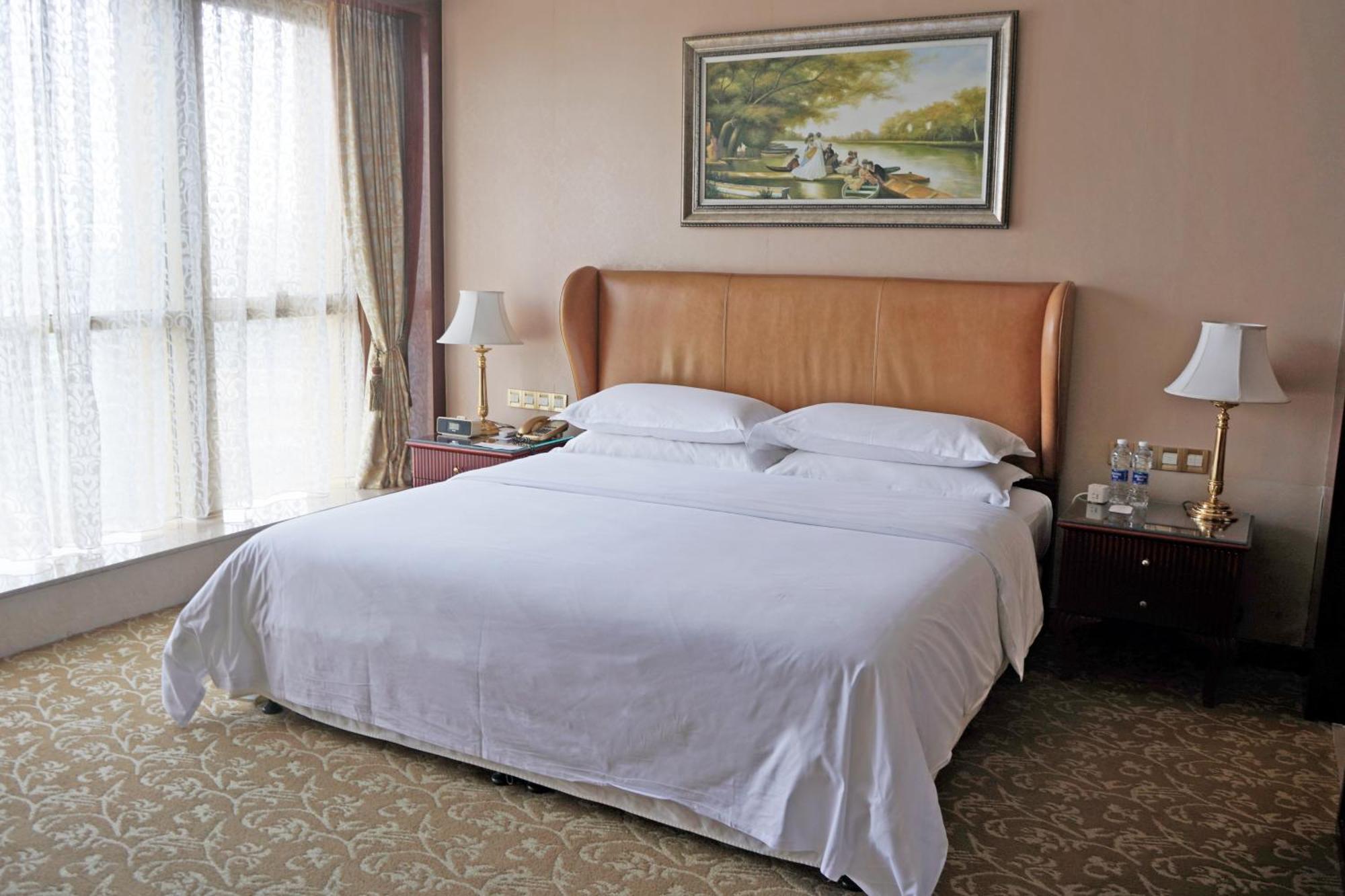 Sheraton Chongqing Hotel Esterno foto