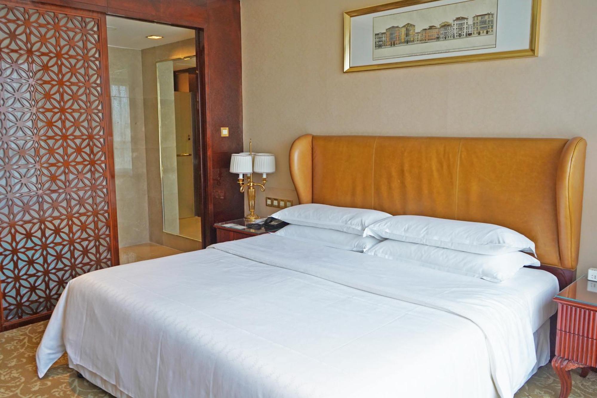 Sheraton Chongqing Hotel Esterno foto